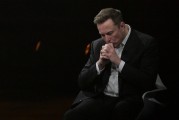 事业预测特斯拉股价收涨超3%：特朗普无意沟通，马斯克父亲劝儿子低头