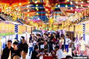 事业预测宁夏银川：非遗焰火迎端午 市民“粽”享夏日时光